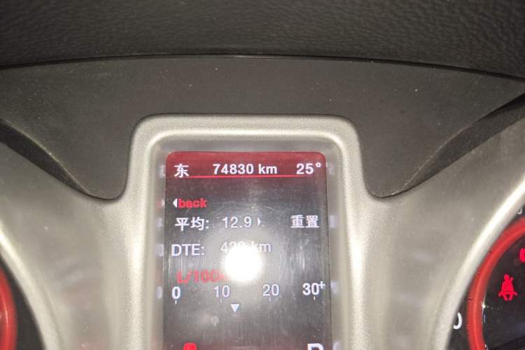 Used Dodge Journey 2013 2.4L Two-Wheel Drive Luxury Version Odometer Close Up