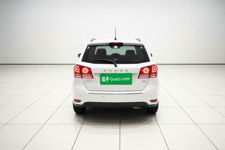 Used Dodge Journey 2013 2.4L Two-Wheel Drive Luxury Version Rear