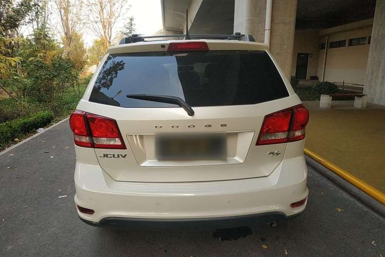 Used Dodge Journey 2013 2.4L Two-Wheel Drive Luxury Version Rear