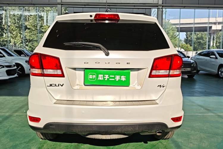 Used Dodge Journey 2013 2.4L Two-Wheel Drive Luxury Version Rear