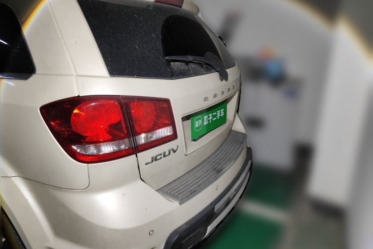 Used Dodge Journey 2013 2.4L Two-Wheel Drive Luxury Version Rear