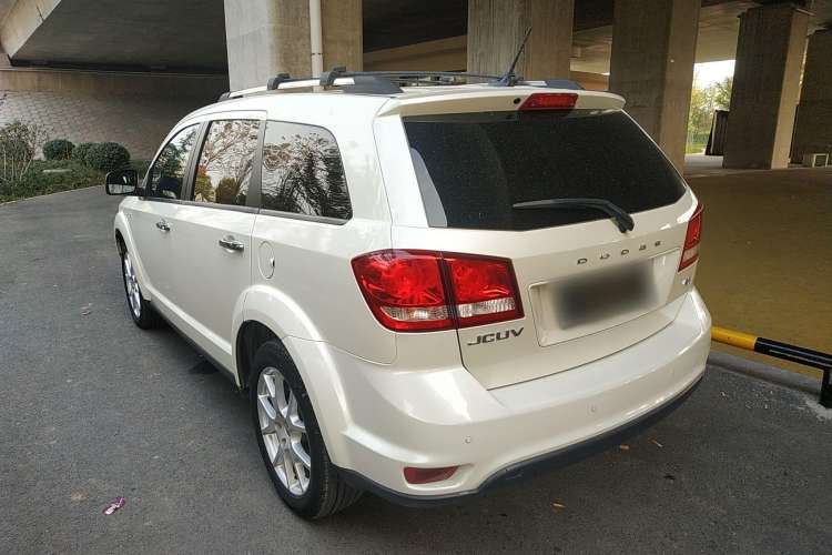 Used Dodge Journey 2013 2.4L Two-Wheel Drive Luxury Version Rear Left 45 Deg