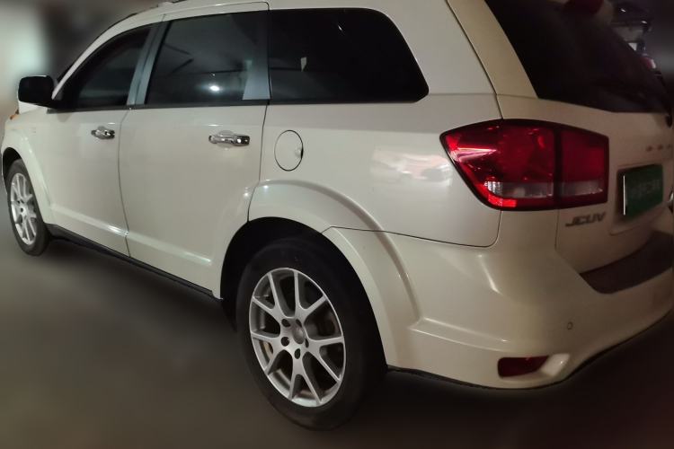 Used Dodge Journey 2013 2.4L Two-Wheel Drive Luxury Version Rear Left 45 Deg