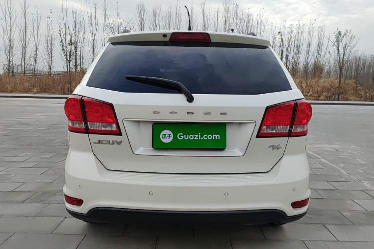Used Dodge Journey 2013 2.4L Two-Wheel Drive Luxury Version Rear
