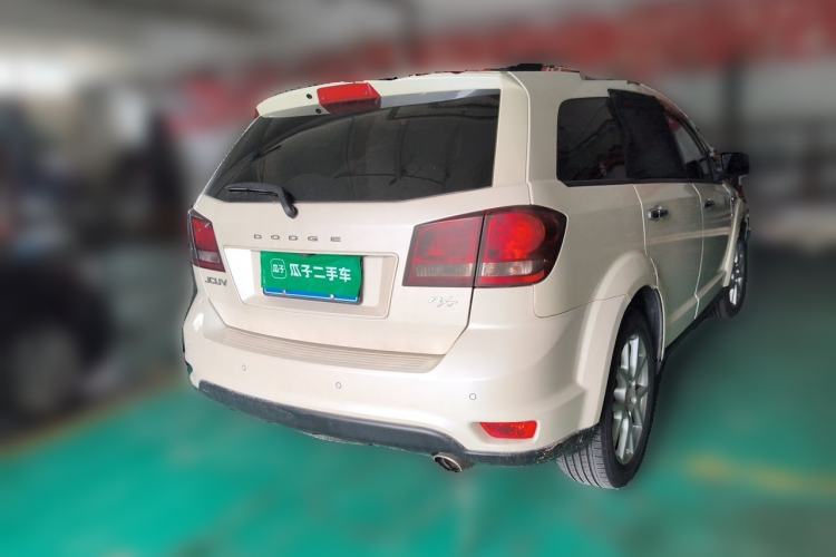 Used Dodge Journey 2013 2.4L Two-Wheel Drive Luxury Version Rear Right 45 Deg