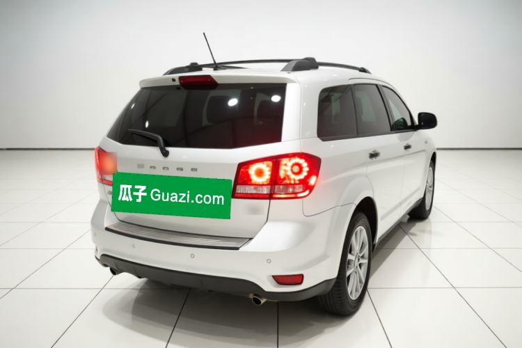 Used Dodge Journey 2013 2.4L Two-Wheel Drive Luxury Version Rear Right 45 Deg