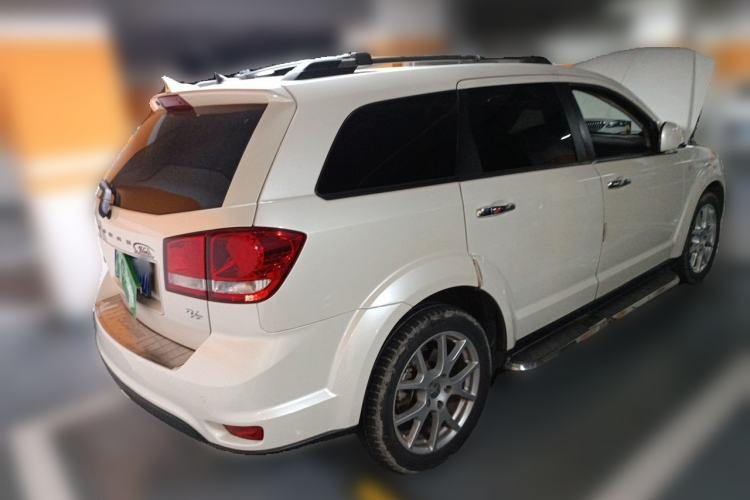 Used Dodge Journey 2013 2.4L Two-Wheel Drive Luxury Version Rear Right 45 Deg