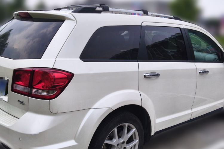 Used Dodge Journey 2013 2.4L Two-Wheel Drive Luxury Version Rear Right 45 Deg