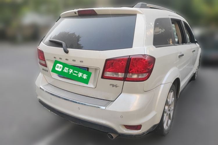 Used Dodge Journey 2013 2.4L Two-Wheel Drive Luxury Version Rear Right 45 Deg