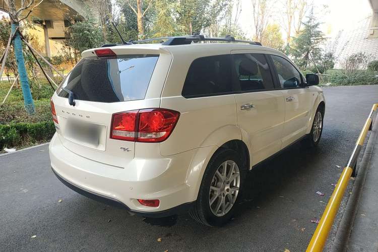 Used Dodge Journey 2013 2.4L Two-Wheel Drive Luxury Version Rear Right 45 Deg