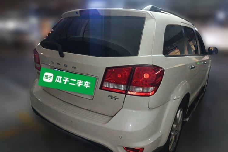 Used Dodge Journey 2013 2.4L Two-Wheel Drive Luxury Version Rear Right 45 Deg