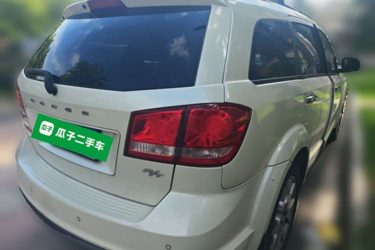 Used Dodge Journey 2013 2.4L Two-Wheel Drive Luxury Version Rear Right 45 Deg