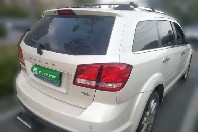 Used Dodge Journey 2013 2.4L Two-Wheel Drive Luxury Version Rear Right 45 Deg
