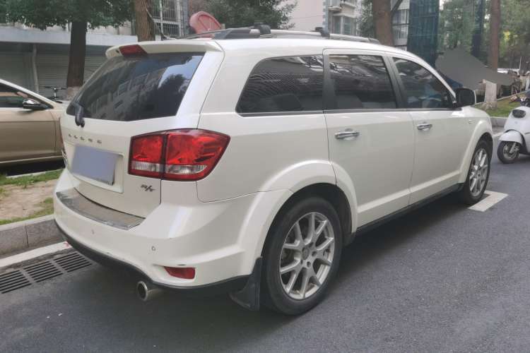 Used Dodge Journey 2013 2.4L Two-Wheel Drive Luxury Version Rear Right 45 Deg