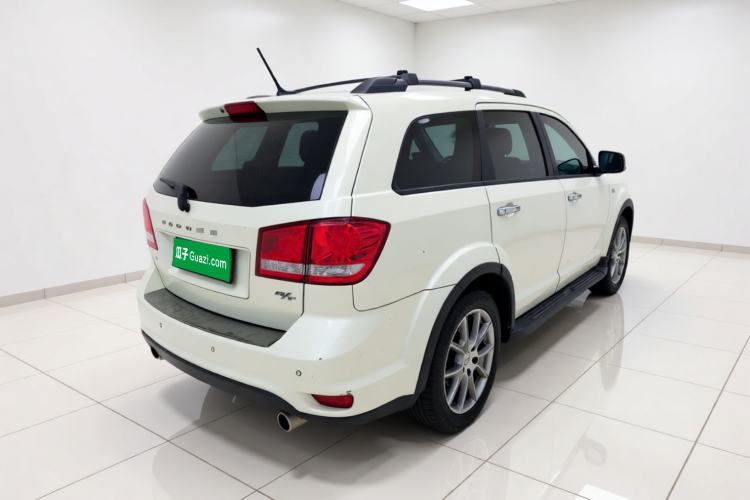 Used Dodge Journey 2013 2.4L Two-Wheel Drive Luxury Version Rear Right 45 Deg