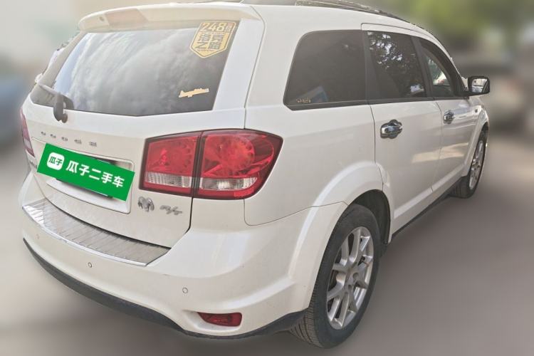 Used Dodge Journey 2013 2.4L Two-Wheel Drive Luxury Version Rear Right 45 Deg