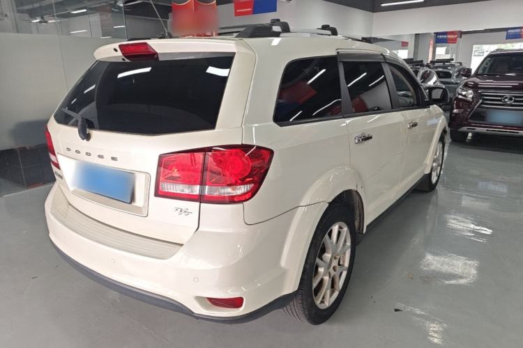Used Dodge Journey 2013 2.4L Two-Wheel Drive Luxury Version Rear Right 45 Deg