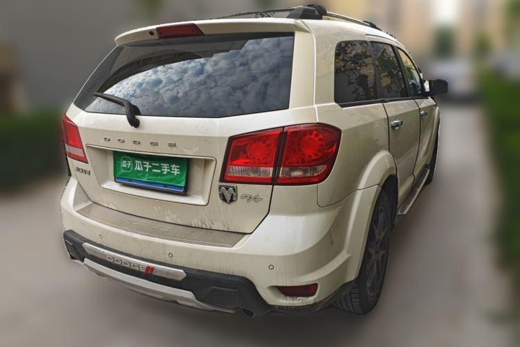 Used Dodge Journey 2013 2.4L Two-Wheel Drive Luxury Version Rear Right 45 Deg