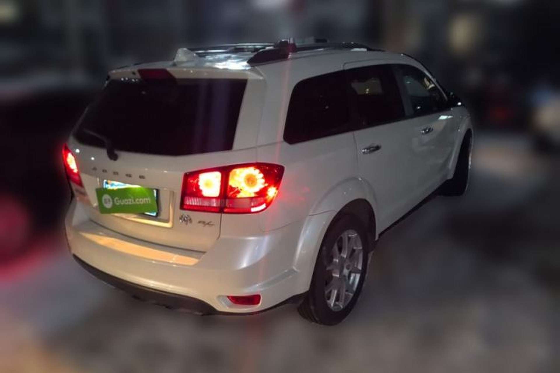 Used Dodge Journey 2013 2.4L Two-Wheel Drive Luxury Version Rear Right 45 Deg