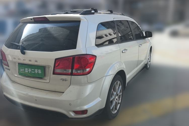 Used Dodge Journey 2013 2.4L Two-Wheel Drive Luxury Version Rear Right 45 Deg
