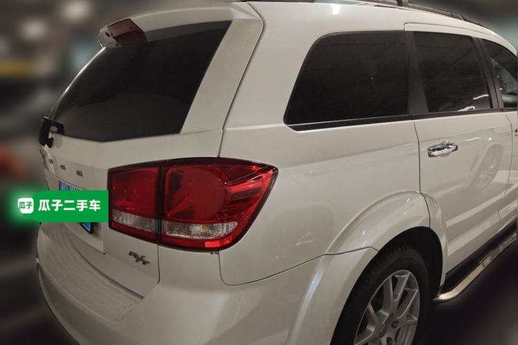 Used Dodge Journey 2013 2.4L Two-Wheel Drive Luxury Version Rear Right 45 Deg