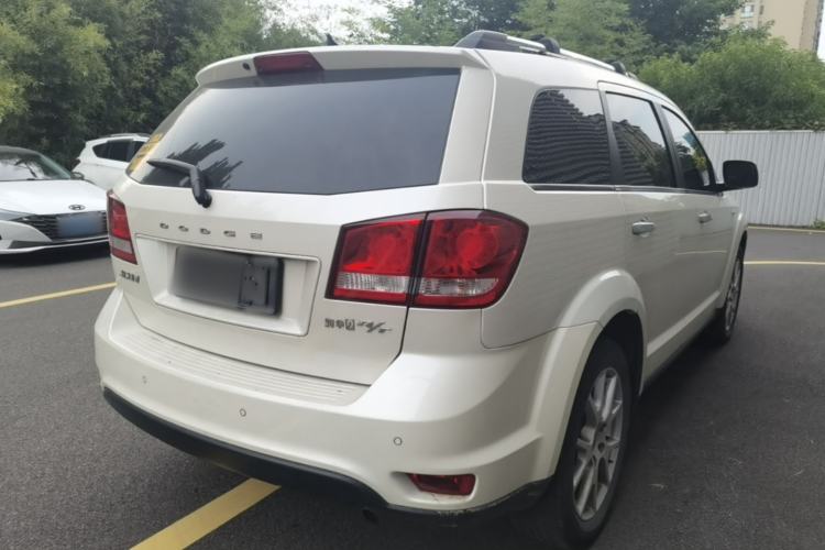 Used Dodge Journey 2013 2.4L Two-Wheel Drive Luxury Version Rear Right 45 Deg