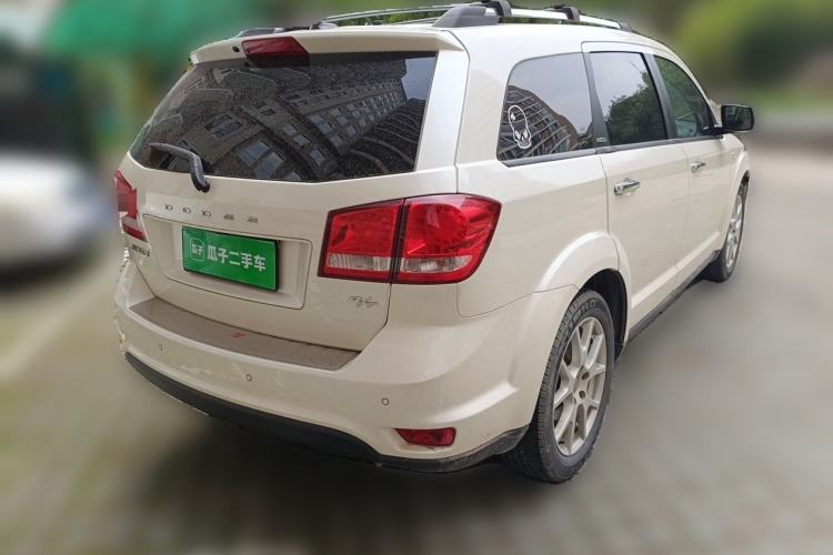 Used Dodge Journey 2013 2.4L Two-Wheel Drive Luxury Version Rear Right 45 Deg