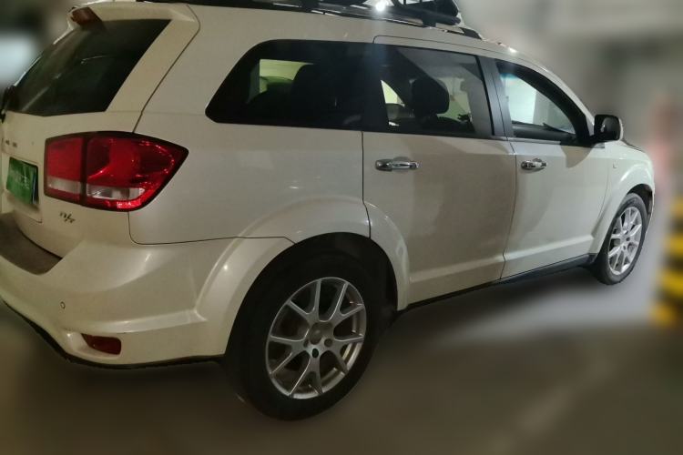 Used Dodge Journey 2013 2.4L Two-Wheel Drive Luxury Version Rear Right 45 Deg