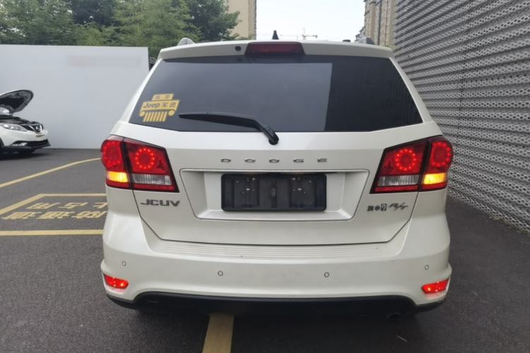 Used Dodge Journey 2013 2.4L Two-Wheel Drive Luxury Version Rear