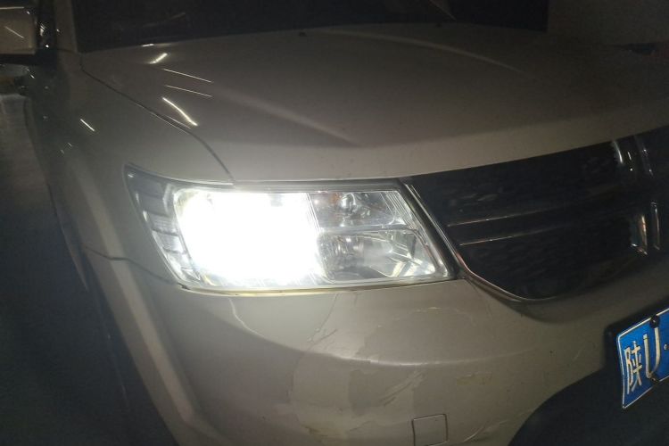 Used Dodge Journey 2013 2.4L Two-Wheel Drive Luxury Version Right Front Headlight