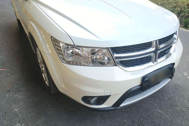 Used Dodge Journey 2013 2.4L Two-Wheel Drive Luxury Version Right Front Headlight