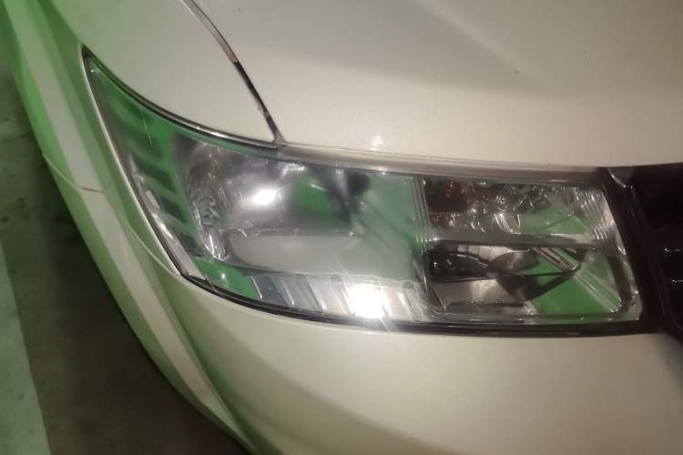 Used Dodge Journey 2013 2.4L Two-Wheel Drive Luxury Version Right Front Headlight