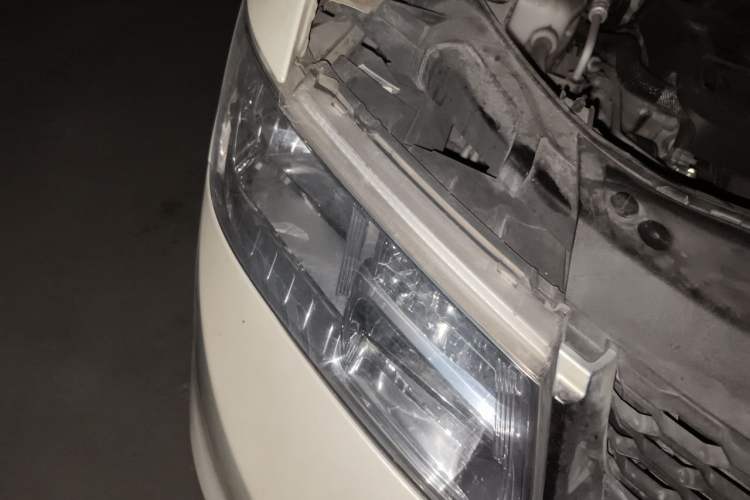 Used Dodge Journey 2013 2.4L Two-Wheel Drive Luxury Version Right Front Headlight