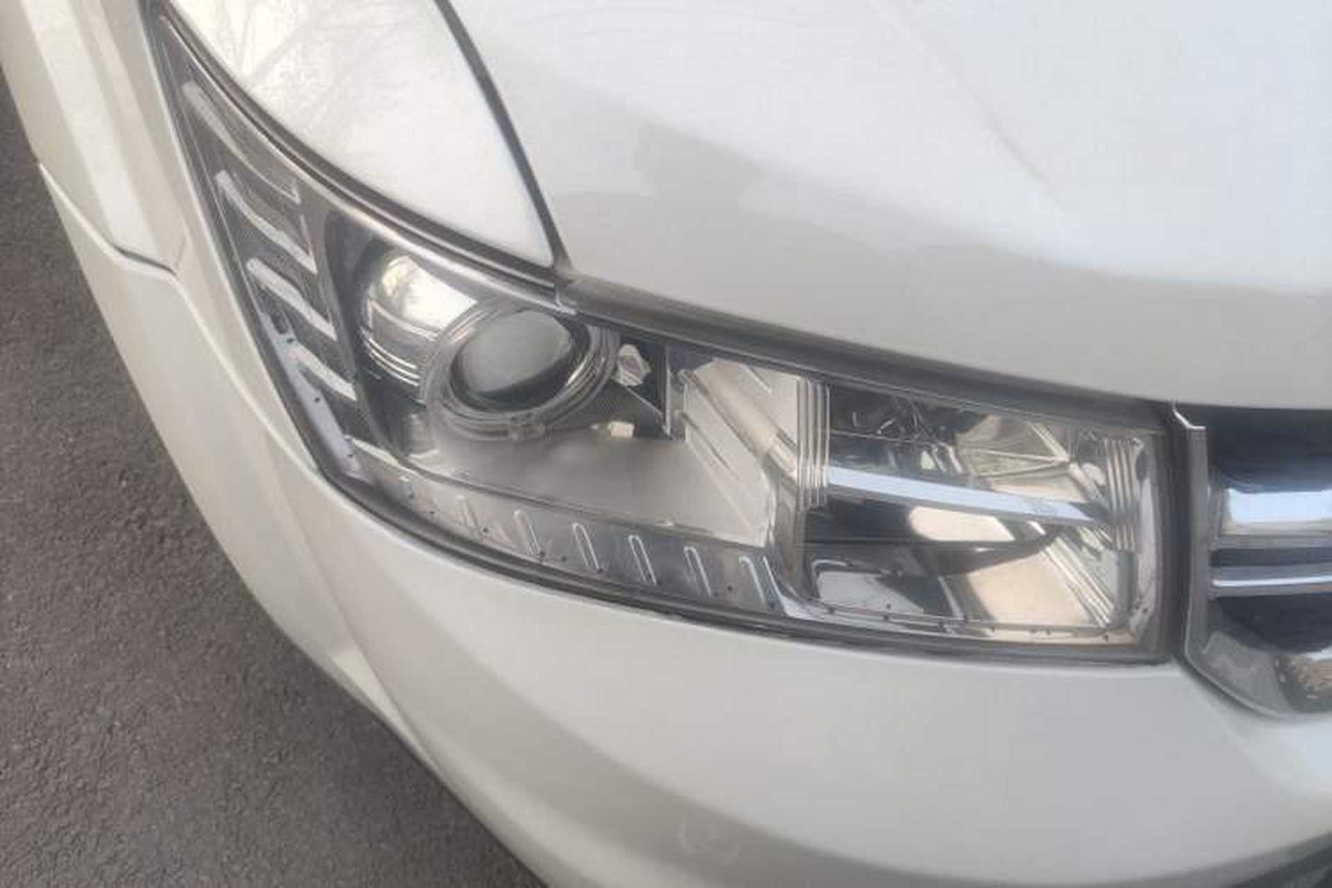 Used Dodge Journey 2013 2.4L Two-Wheel Drive Luxury Version Right Front Headlight