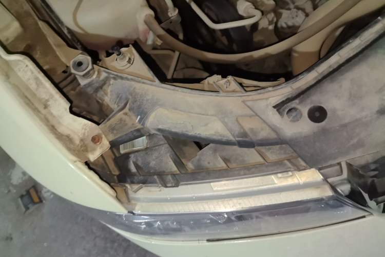 Used Dodge Journey 2013 2.4L Two-Wheel Drive Luxury Version Right Front Headlight