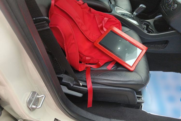 Used Dodge Journey 2013 2.4L Two-Wheel Drive Luxury Version Right Front Seat
