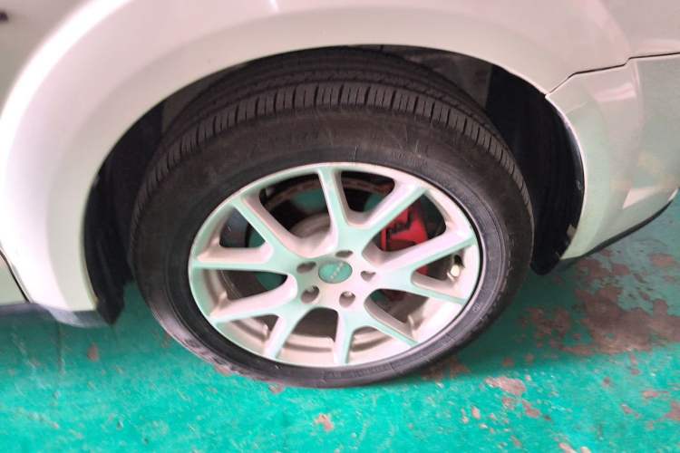 Used Dodge Journey 2013 2.4L Two-Wheel Drive Luxury Version Right Front Wheel Hub