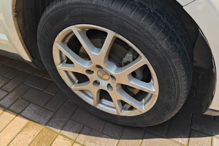 Used Dodge Journey 2013 2.4L Two-Wheel Drive Luxury Version Right Front Wheel Hub