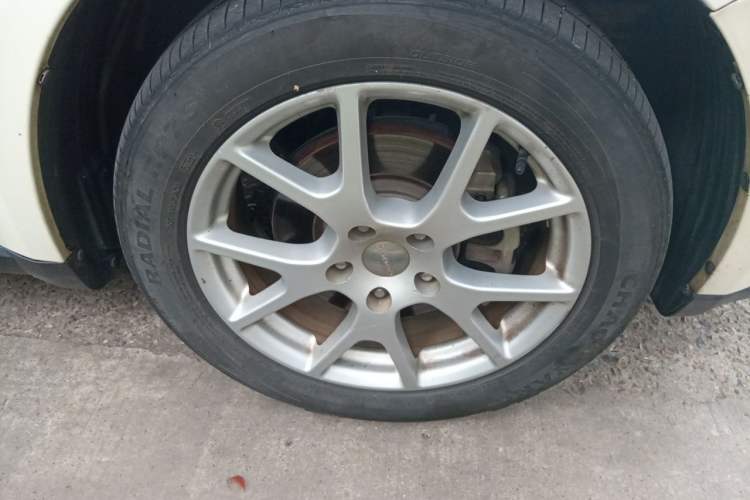 Used Dodge Journey 2013 2.4L Two-Wheel Drive Luxury Version Right Front Wheel Hub