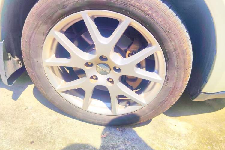 Used Dodge Journey 2013 2.4L Two-Wheel Drive Luxury Version Right Front Wheel Hub
