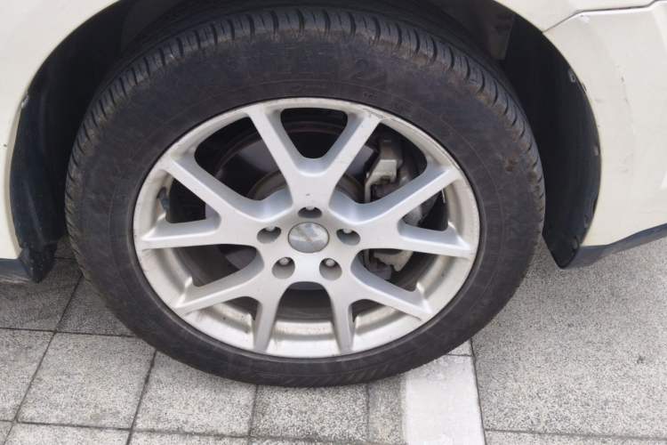 Used Dodge Journey 2013 2.4L Two-Wheel Drive Luxury Version Right Front Wheel Hub