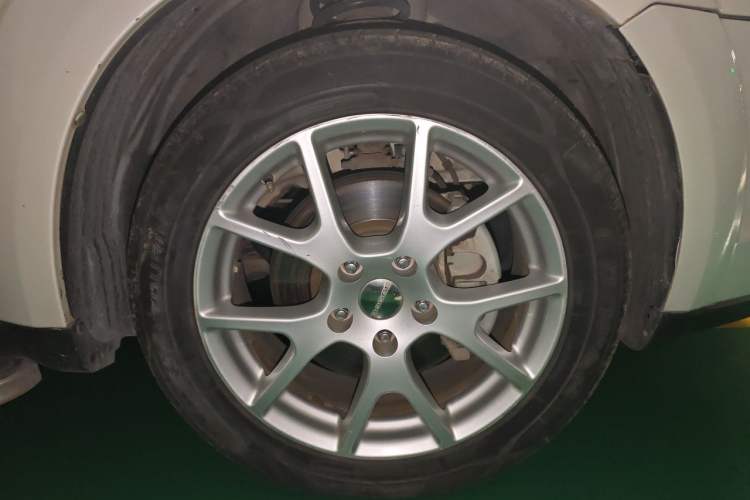 Used Dodge Journey 2013 2.4L Two-Wheel Drive Luxury Version Right Front Wheel Hub