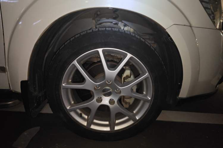Used Dodge Journey 2013 2.4L Two-Wheel Drive Luxury Version Right Front Wheel Hub