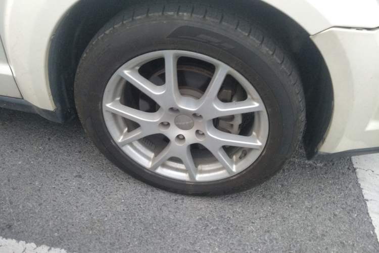 Used Dodge Journey 2013 2.4L Two-Wheel Drive Luxury Version Right Front Wheel Hub
