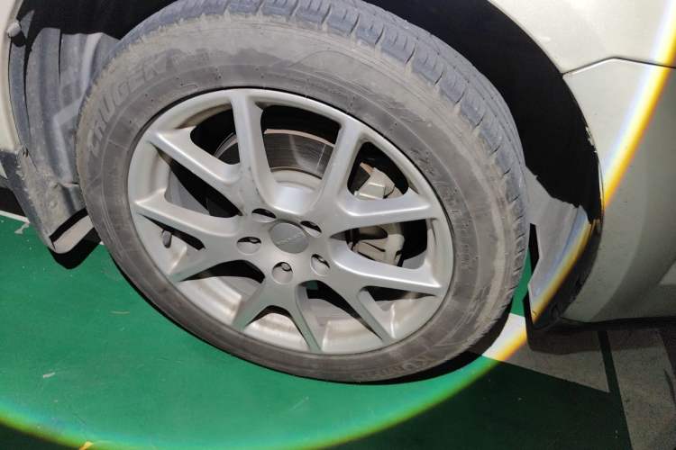 Used Dodge Journey 2013 2.4L Two-Wheel Drive Luxury Version Right Front Wheel Hub