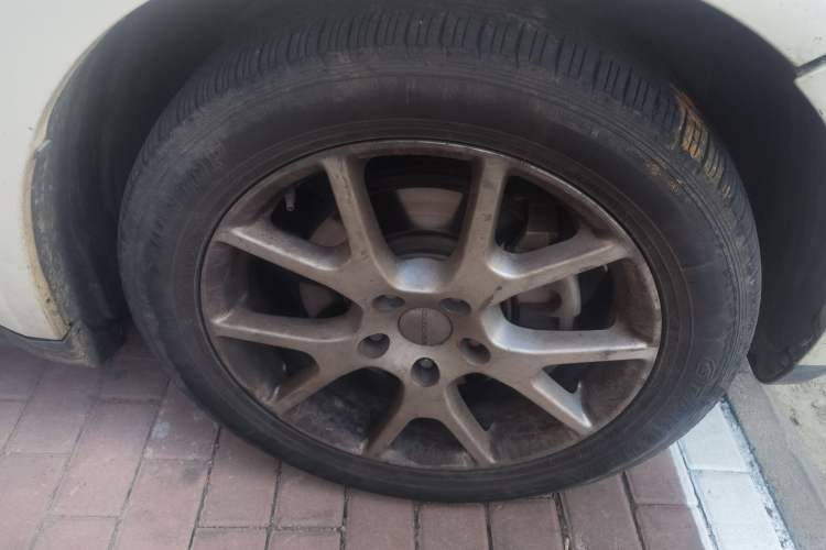 Used Dodge Journey 2013 2.4L Two-Wheel Drive Luxury Version Right Front Wheel Hub