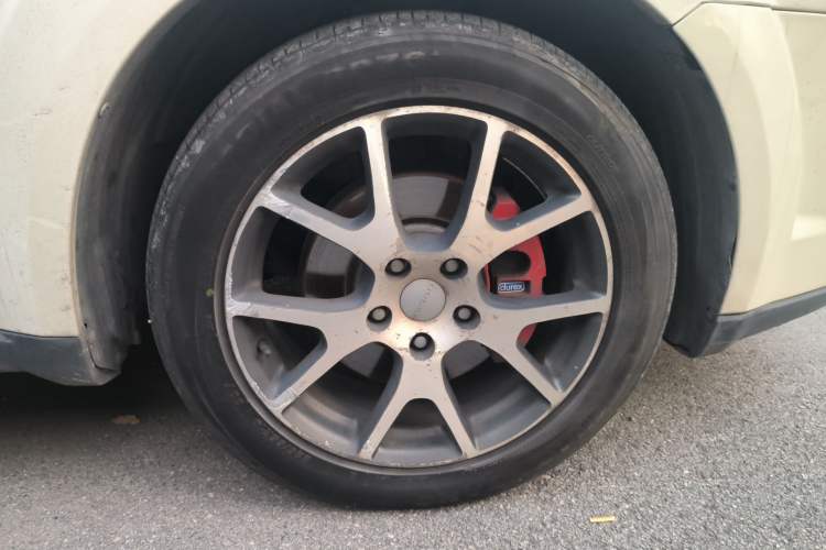 Used Dodge Journey 2013 2.4L Two-Wheel Drive Luxury Version Right Front Wheel Hub
