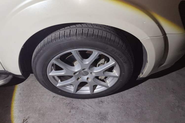 Used Dodge Journey 2013 2.4L Two-Wheel Drive Luxury Version Right Front Wheel Hub
