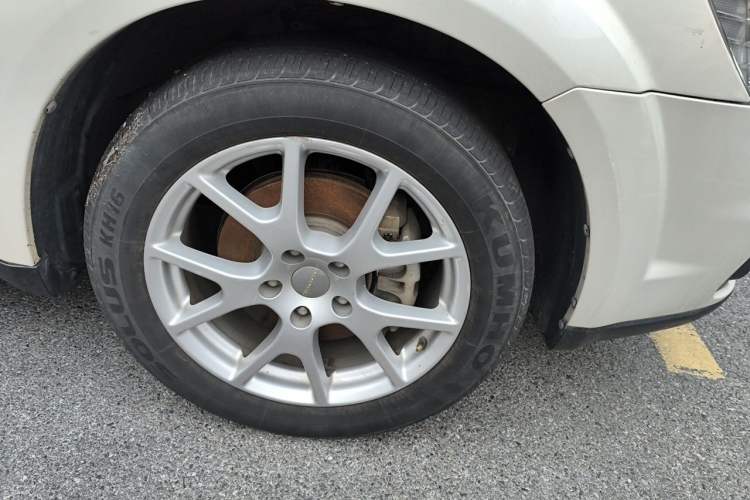 Used Dodge Journey 2013 2.4L Two-Wheel Drive Luxury Version Right Front Wheel Hub
