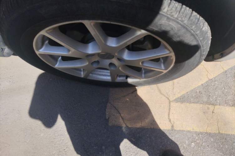 Used Dodge Journey 2013 2.4L Two-Wheel Drive Luxury Version Right Front Wheel Hub